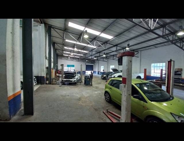 2,300M² SHOWROOM FOR SALE IN ANDERBOLT